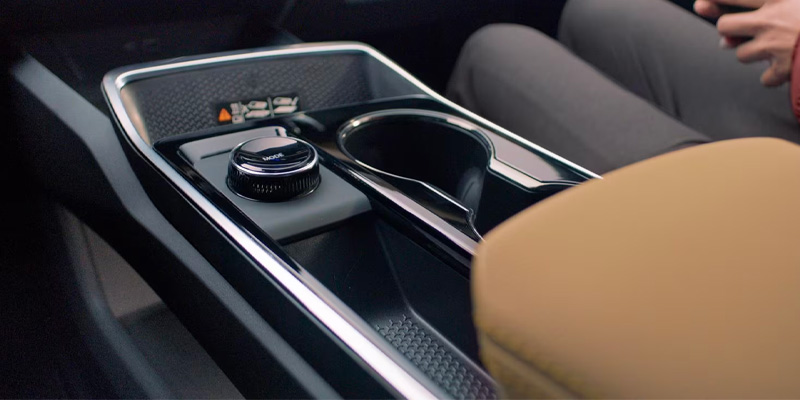 Center console of a vehicle showing a rotary drive mode selector knob