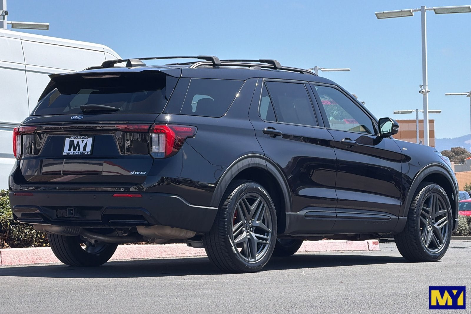 2025 Ford Explorer ST-Line