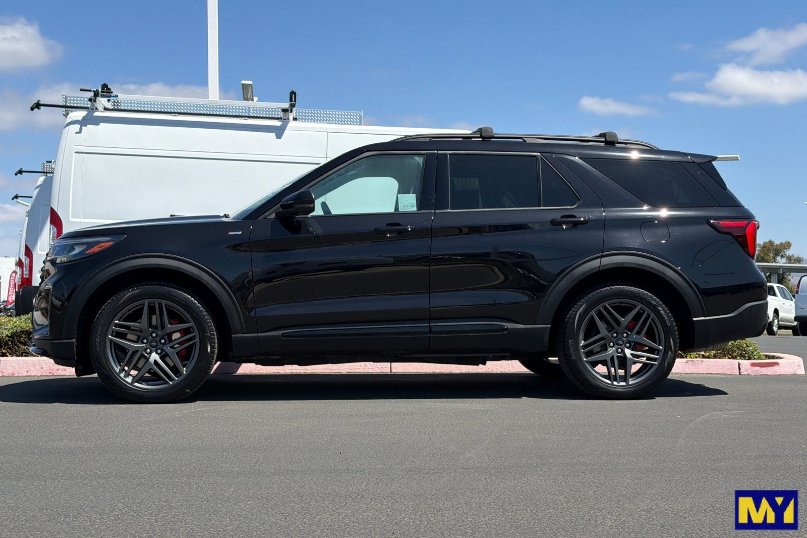 2025 Ford Explorer ST-Line