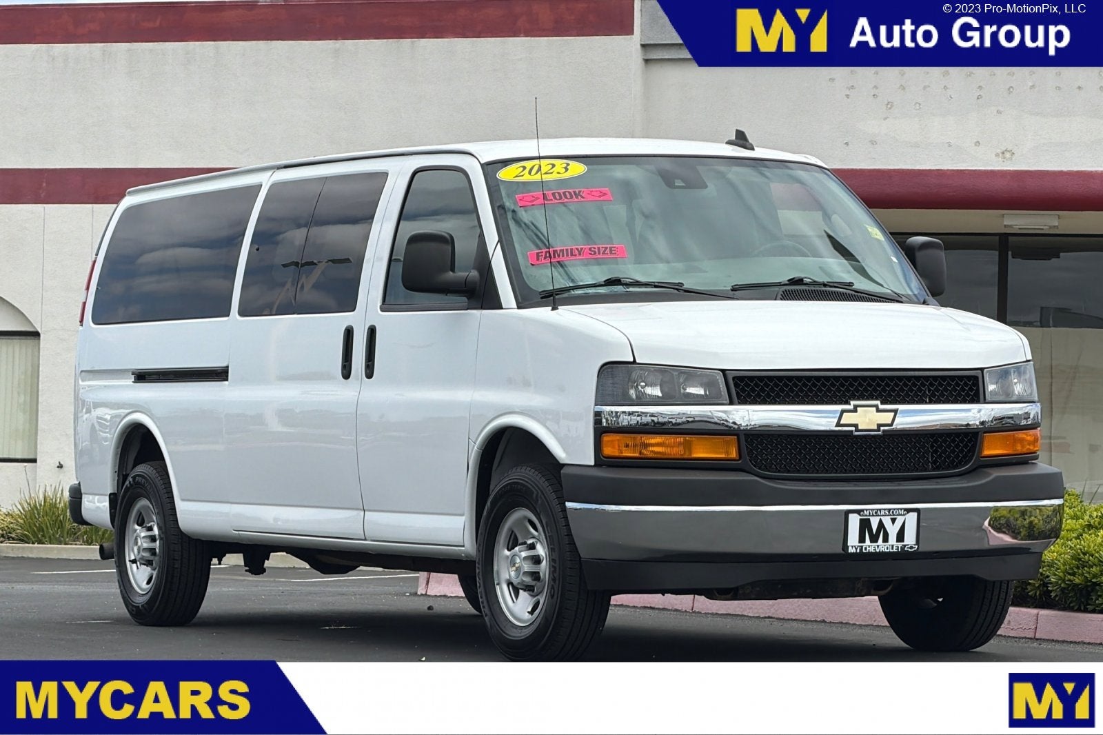 2023 Chevrolet Express 3500 LT Extended's photo