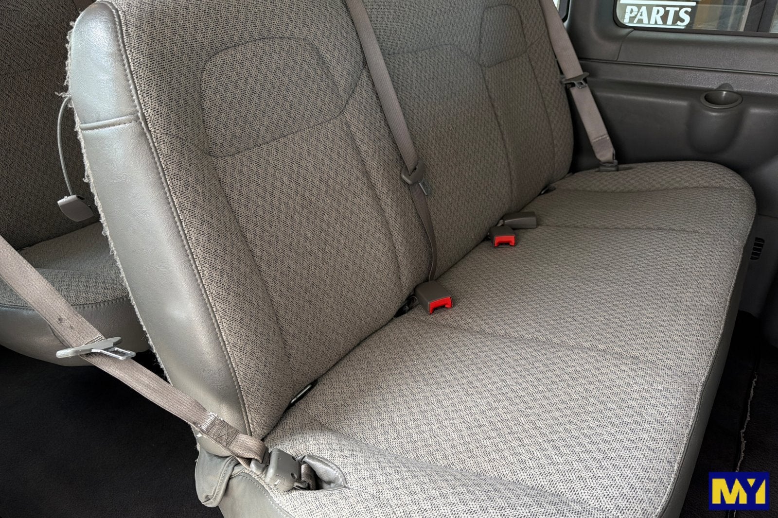 2023 Chevrolet Express Passenger 3500 1LT