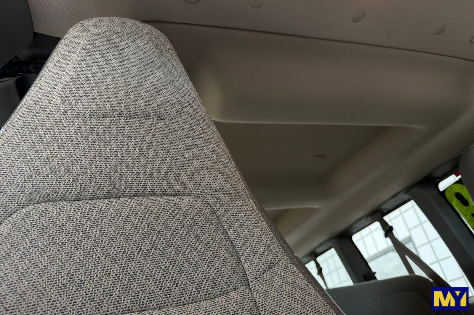 2023 Chevrolet Express Passenger 3500 1LT