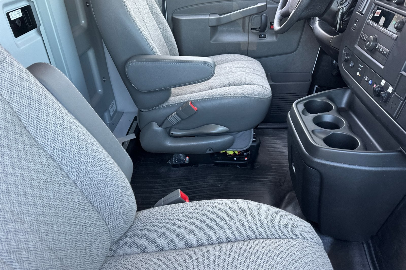 2024 Chevrolet Express Cutaway 3500 1WT