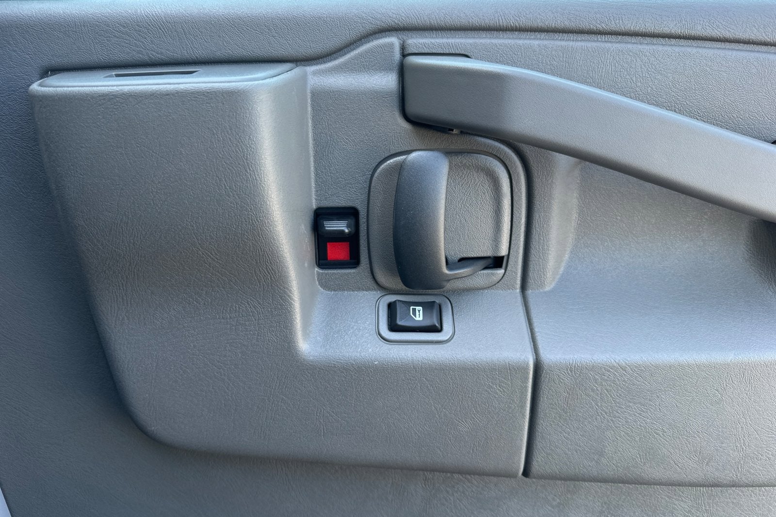 2024 Chevrolet Express Cutaway 3500 1WT