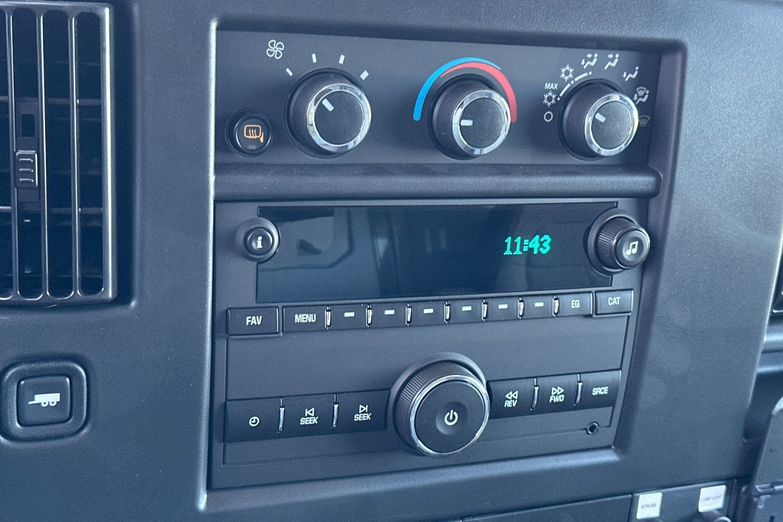 2024 Chevrolet Express Cutaway 3500 1WT