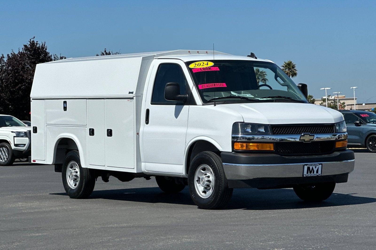 2024 Chevrolet Express Cutaway 3500 1WT