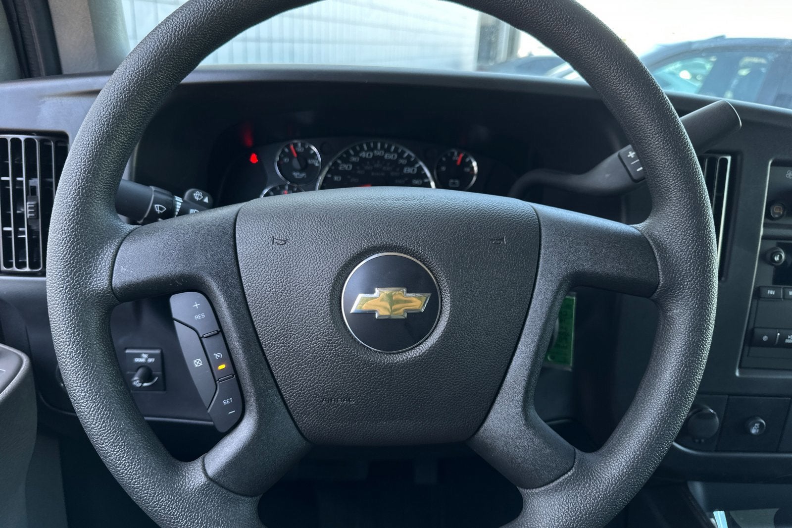 2024 Chevrolet Express Cutaway 3500 1WT