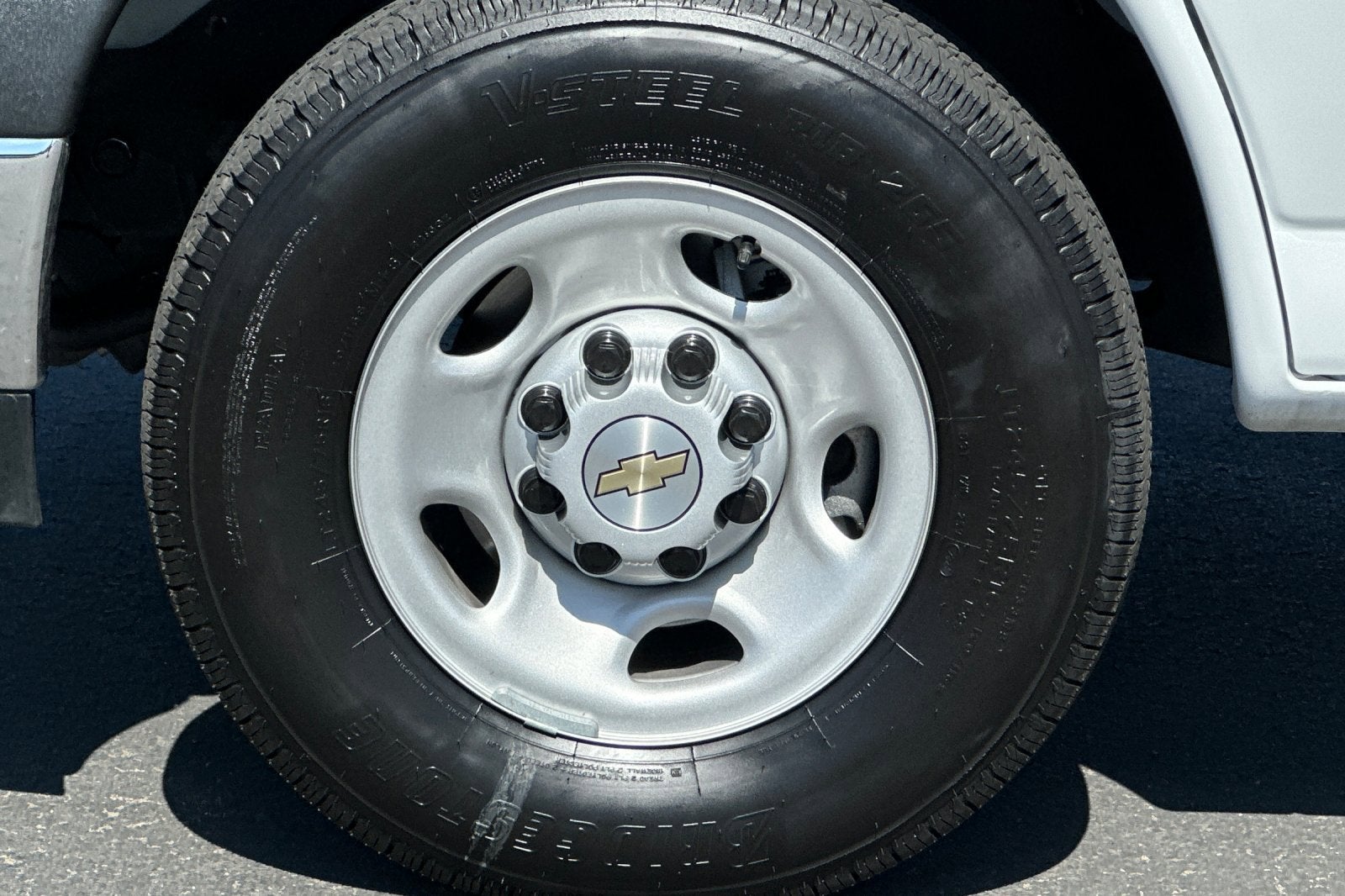 2024 Chevrolet Express Cutaway 3500 1WT