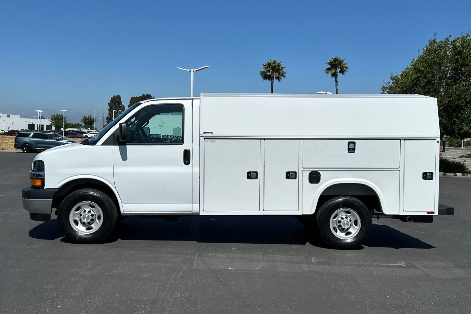 2024 Chevrolet Express Cutaway 3500 1WT