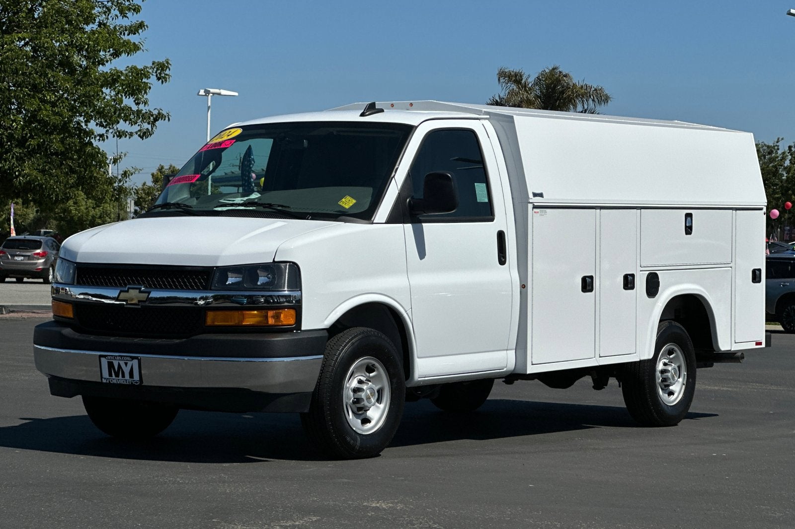 2024 Chevrolet Express Cutaway 3500 1WT