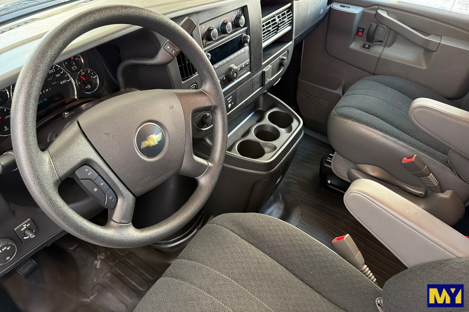 2025 Chevrolet Express Cargo WT