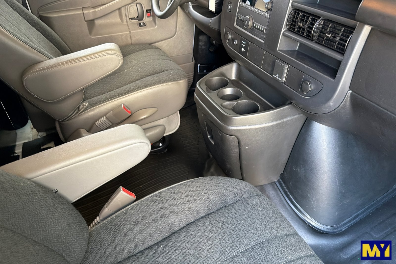 2025 Chevrolet Express Cargo WT
