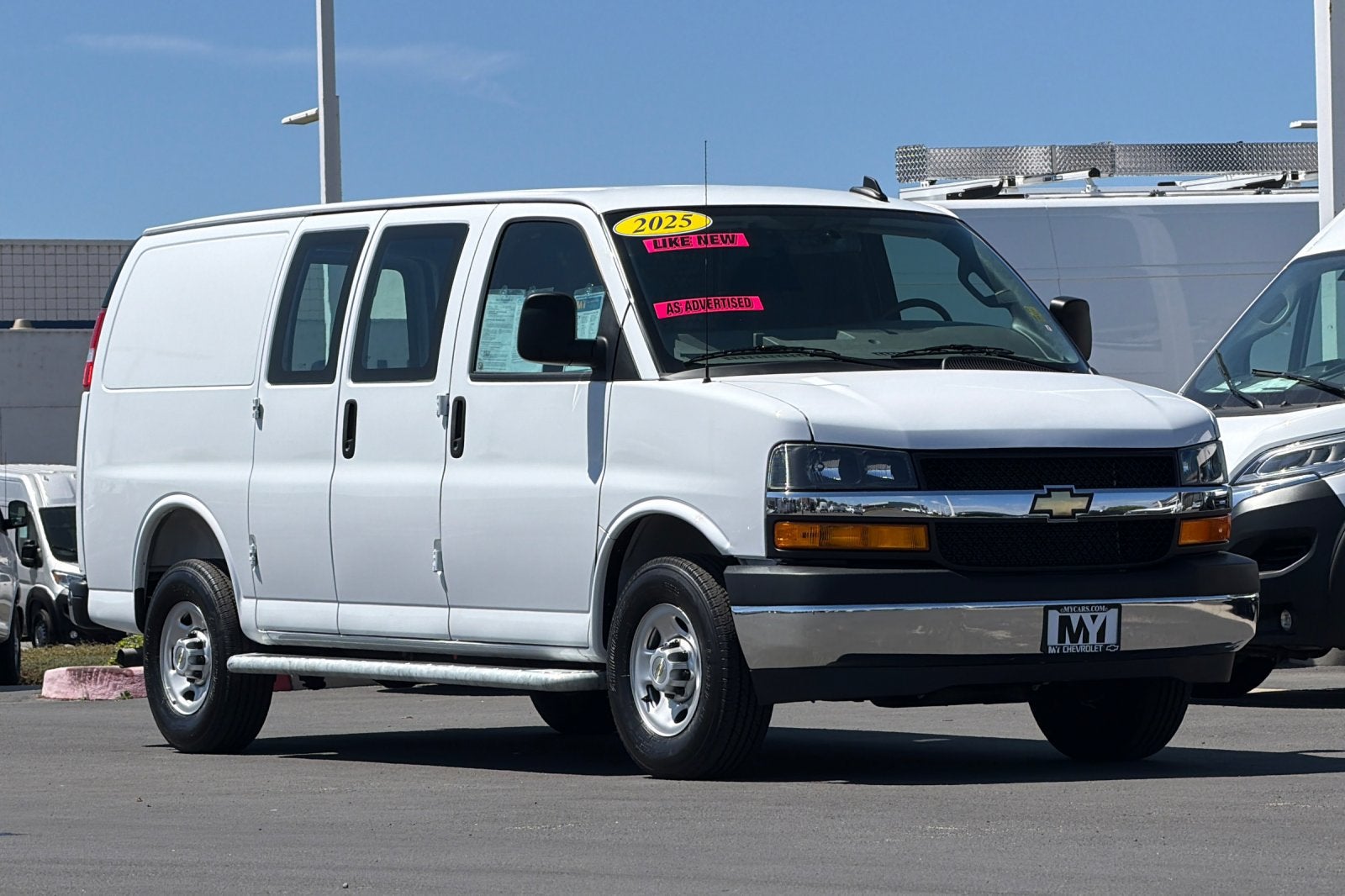 2025 Chevrolet Express Cargo WT