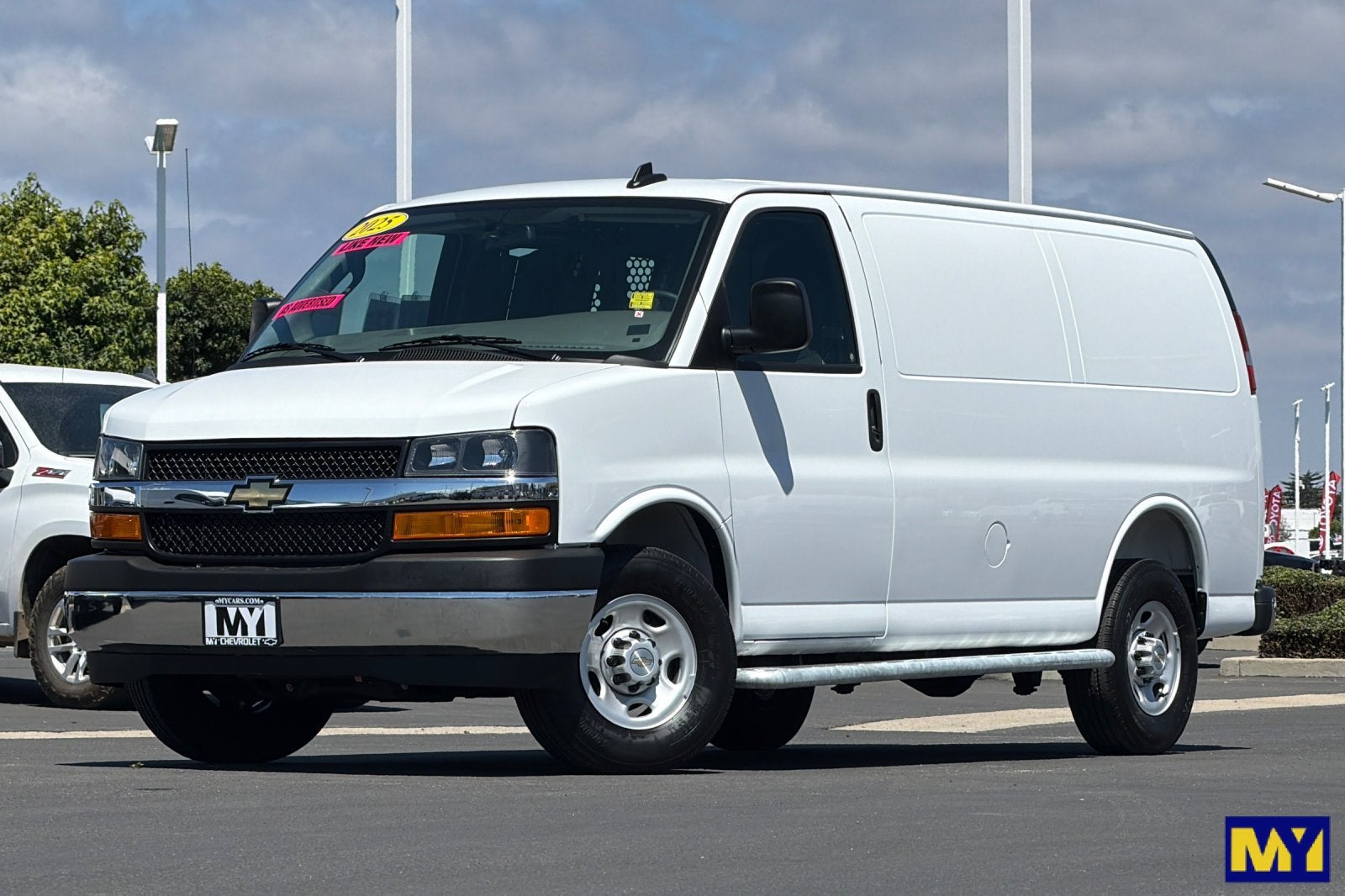 2025 Chevrolet Express Cargo WT