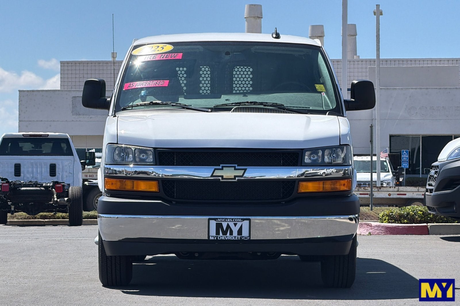 2025 Chevrolet Express Cargo WT