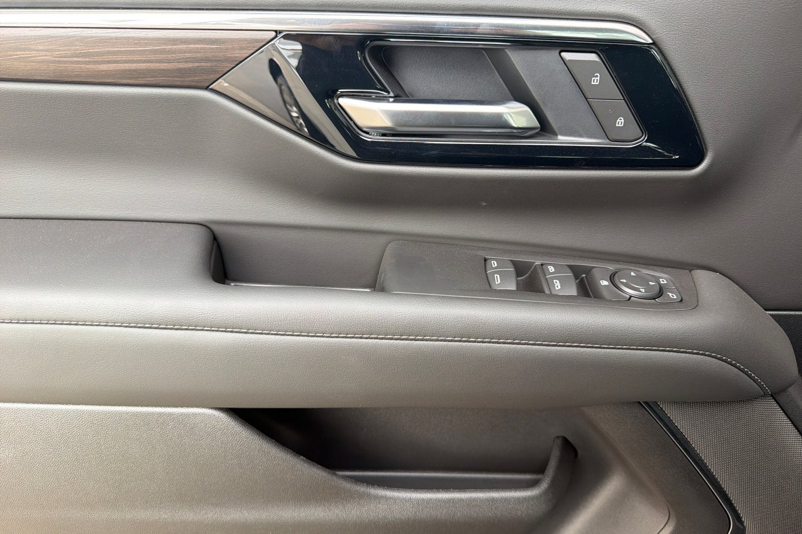 2027 Chevrolet Suburban LS
