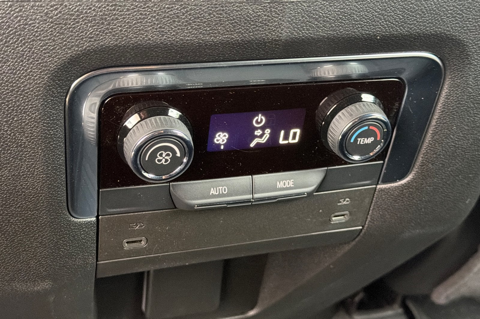 2027 Chevrolet Suburban LS