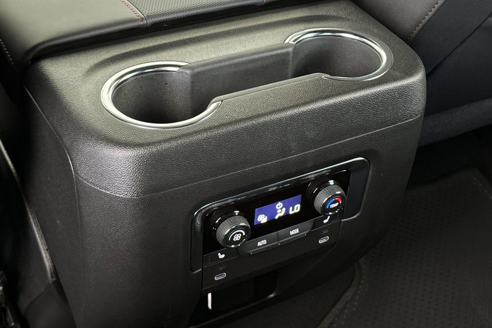 2026 Chevrolet Suburban RST - Photo 14