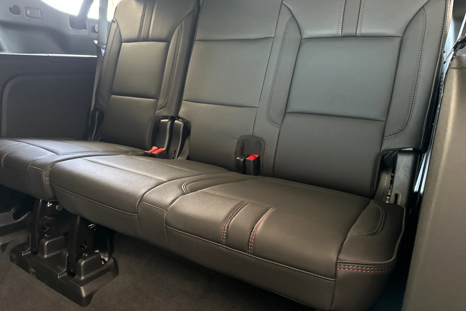 2026 Chevrolet Suburban RST - Photo 17