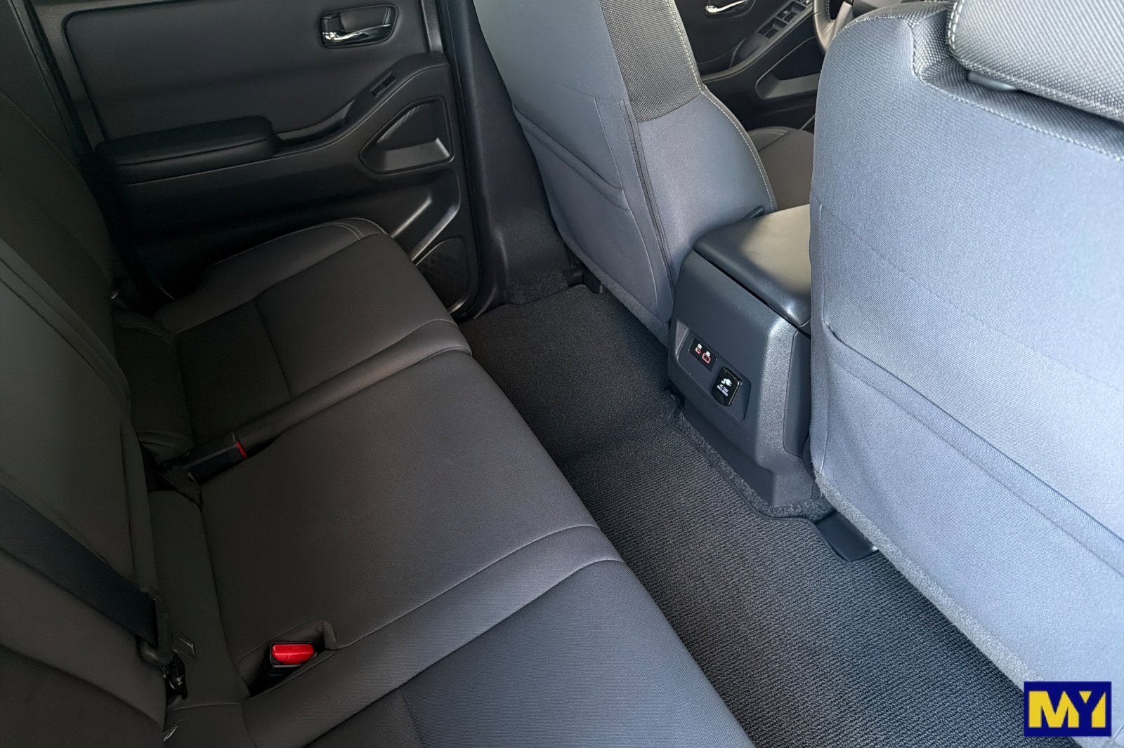2022 Nissan Frontier Crew Cab SV 4x2
