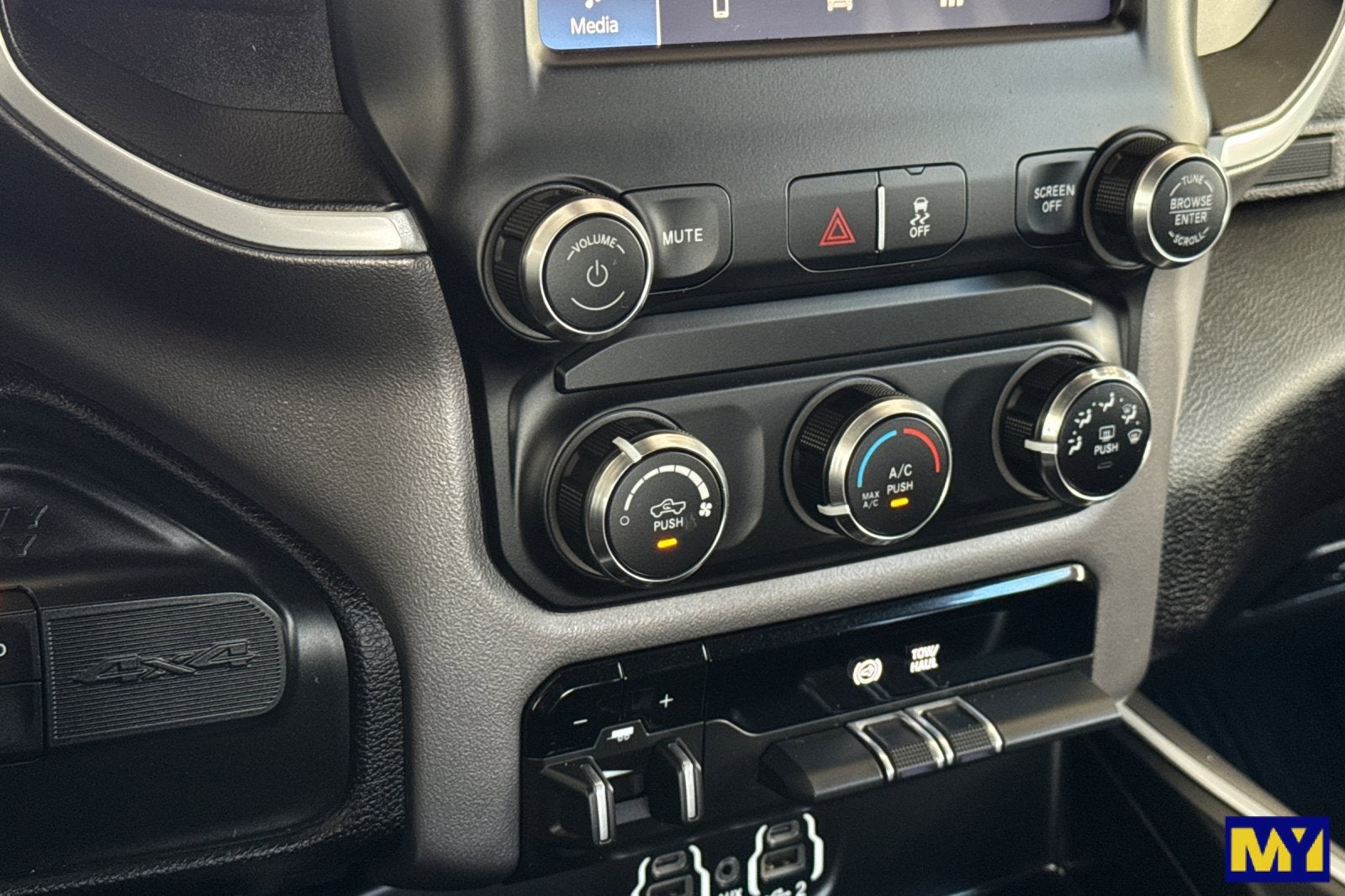 2023 RAM 3500 Big Horn Crew Cab 4x4 8' Box