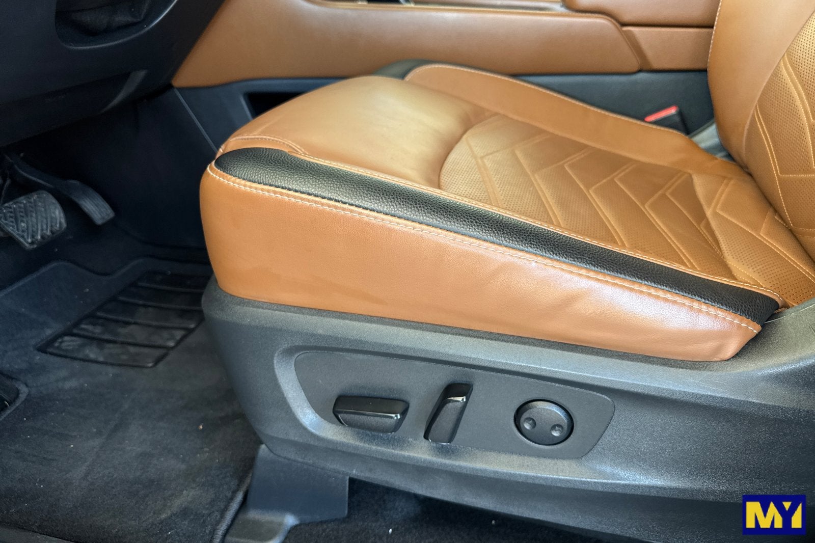 2023 Nissan Pathfinder Platinum FWD