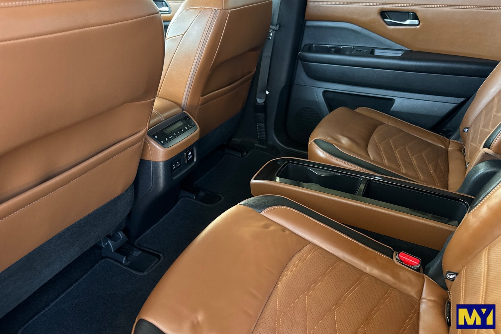 2023 Nissan Pathfinder Platinum FWD