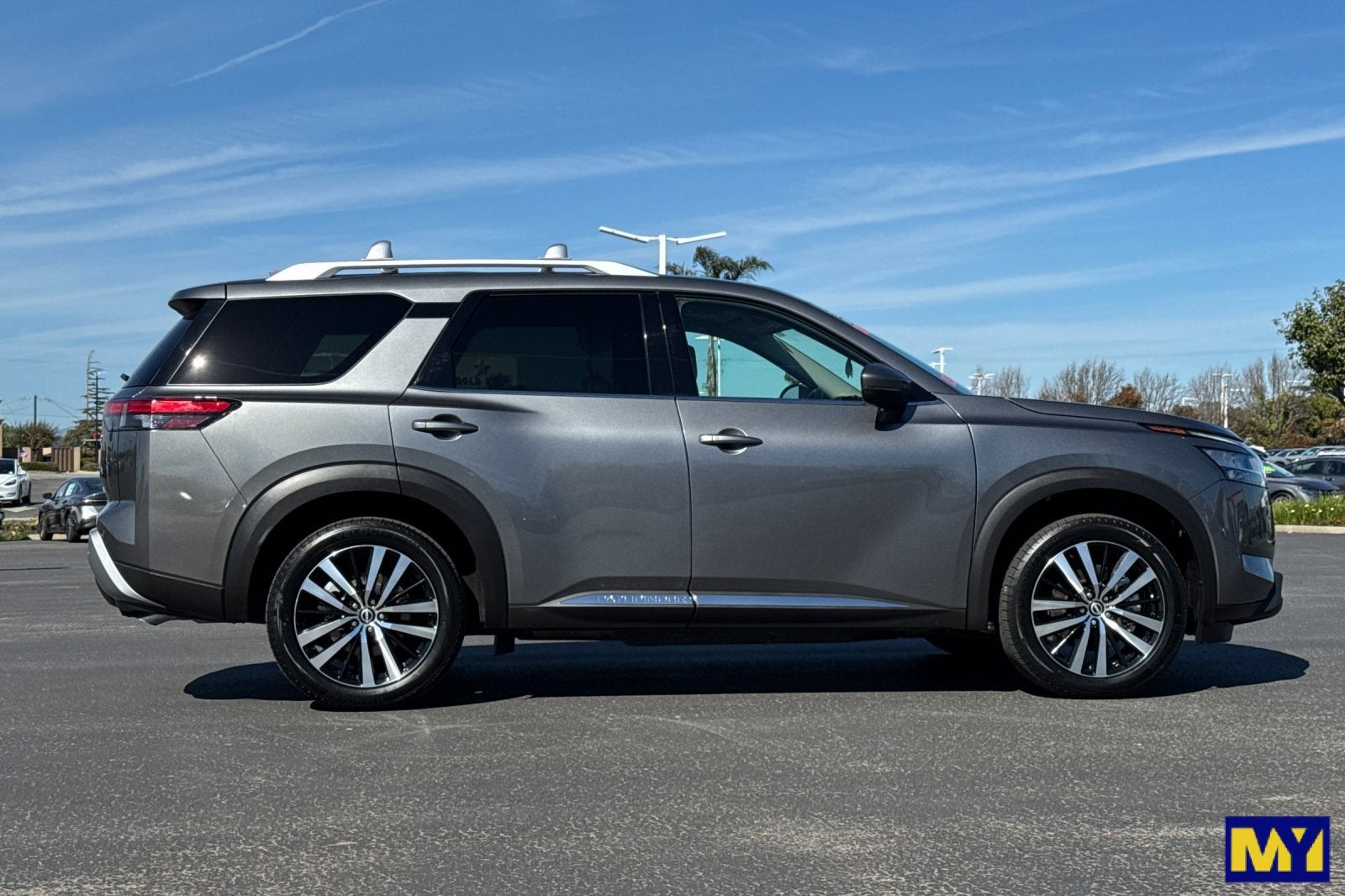 2023 Nissan Pathfinder Platinum FWD