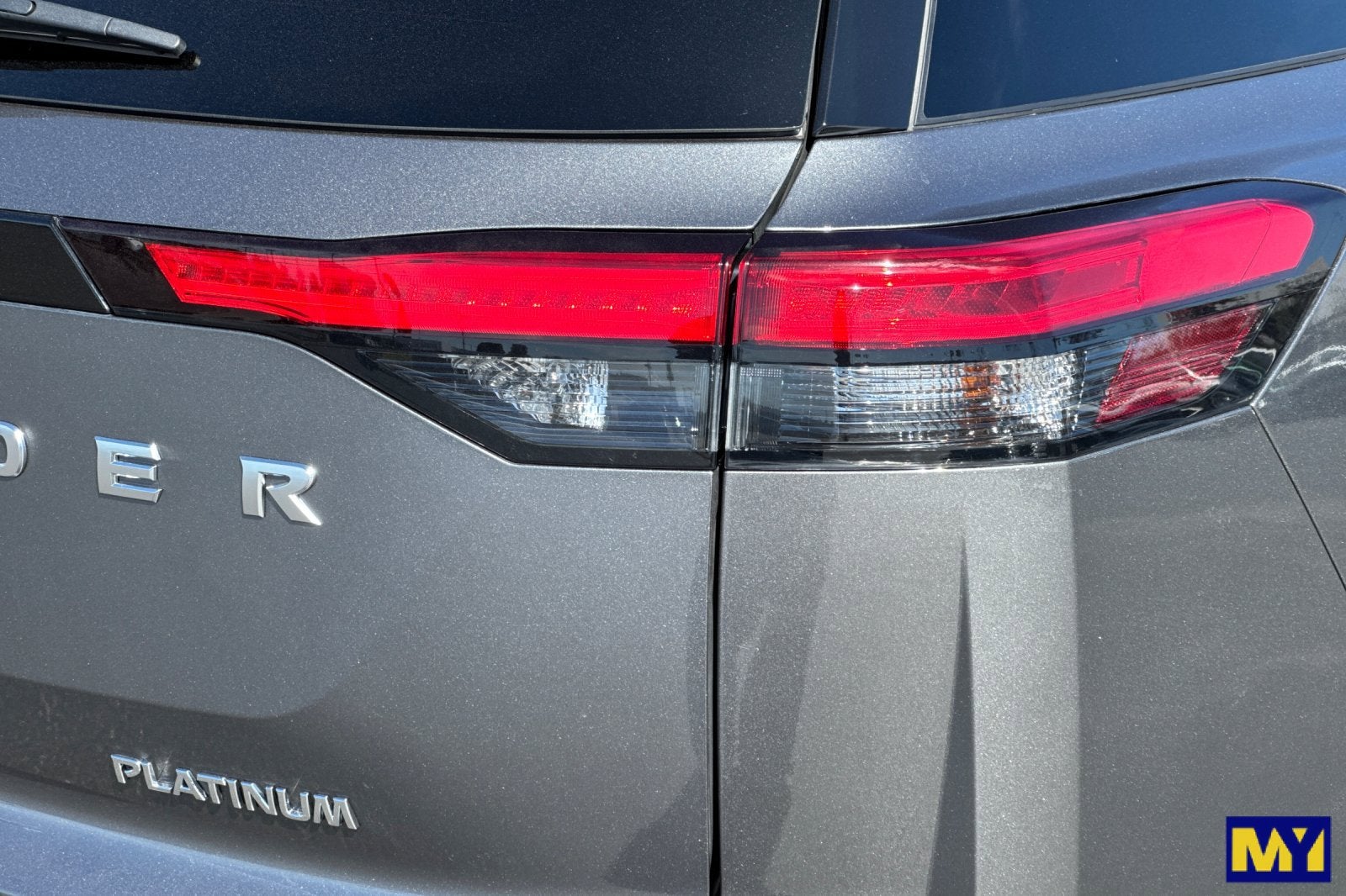 2023 Nissan Pathfinder Platinum FWD