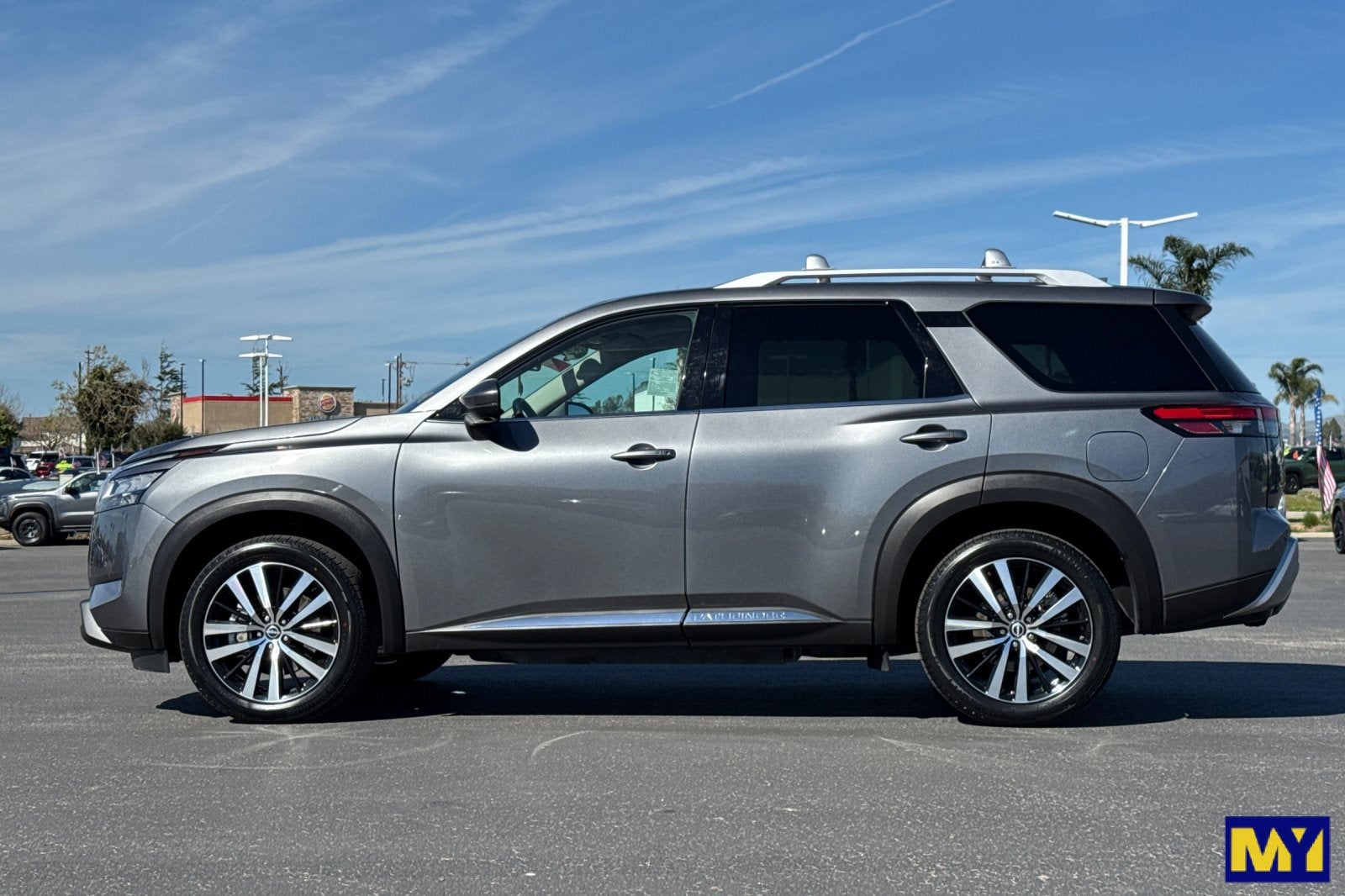 2023 Nissan Pathfinder Platinum FWD
