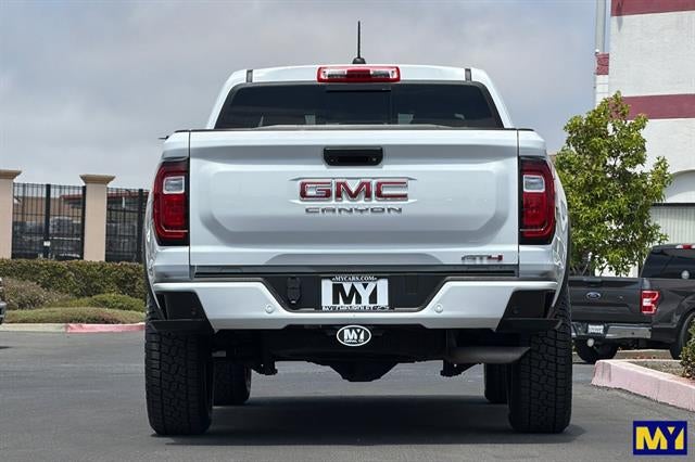 2024 GMC Canyon 4WD AT4