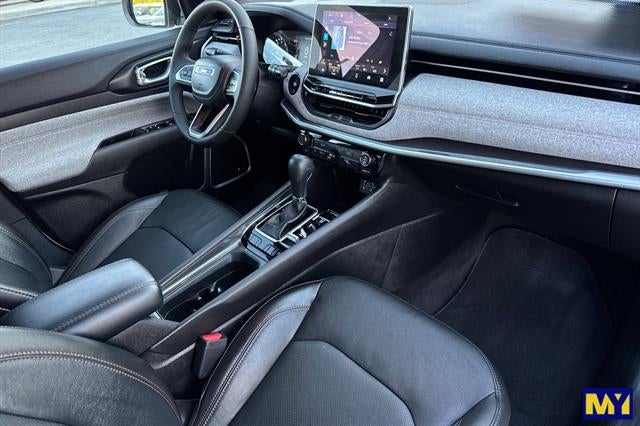 2023 Jeep Compass Latitude Lux